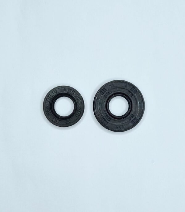 Chainsaw Oil Seal Set - Image 1